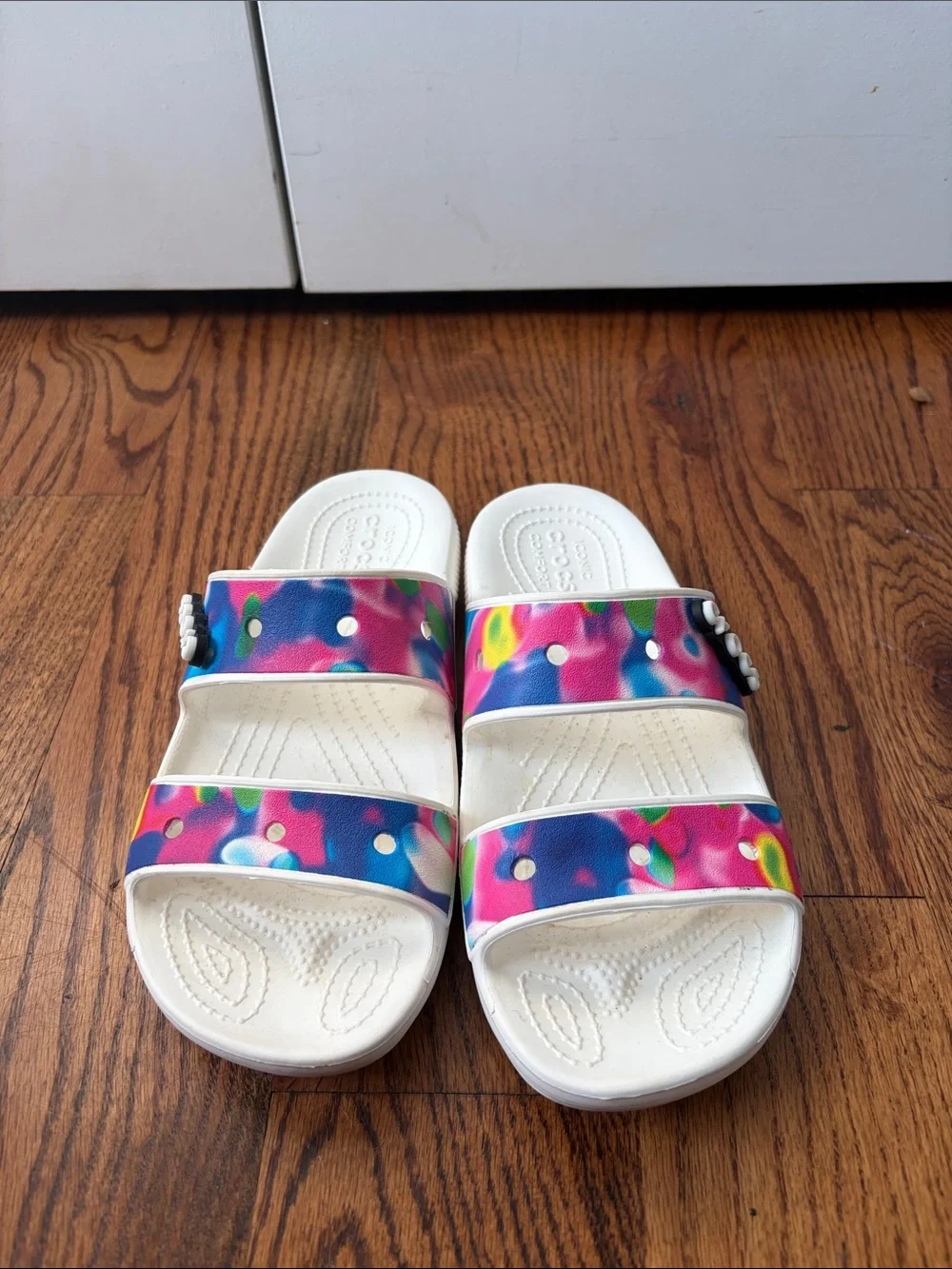 Crocs Womens Classic Graphic Two-Strap Slide Sandals Size 7 White - Multicolor